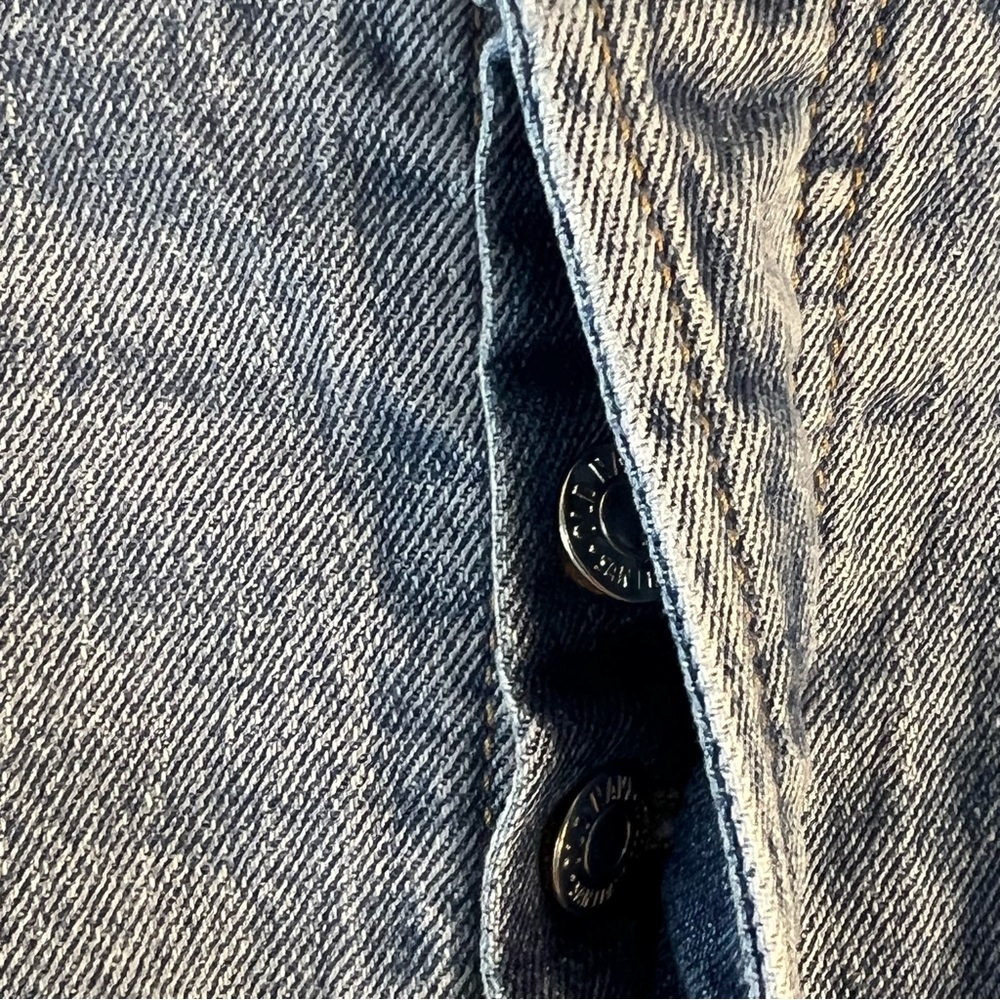 Old Navy OG Straight Distressed Denim‎ Cutoff Jean Shorts Women's 10 - Picture 4 of 5
